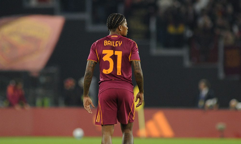 Roma, finisce l’avventura di Bailey: torna all’Aston Villa