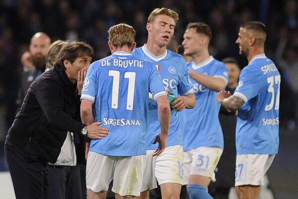 Napoli-Udinese 1-0: Conte applaude il Maradona