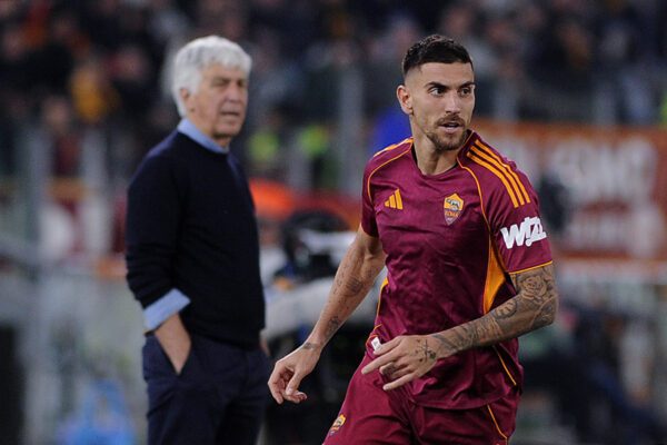 Roma, striscione a Trigoria per Pellegrini: “Teniamoci stretto Pellegrini”