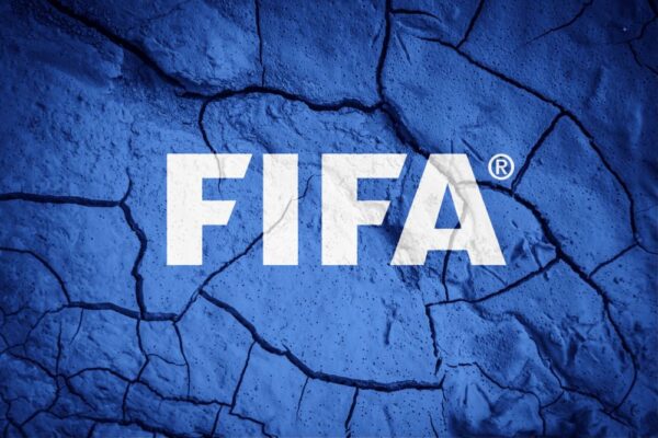 Il caso Infantino divide il calcio mondiale, chi lo sostiene e chi no